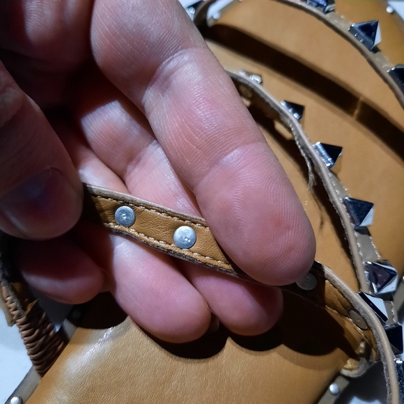 Steve Madden Lodell Rock Stud Flat Sandals Taupe Silver 8 NEW Blogger Fave - Picture 7 of 14